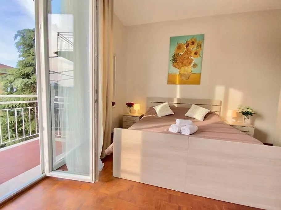 Apartment Attico Costa 17 5 Minuti A Piedi Dalla Stazione Bologna